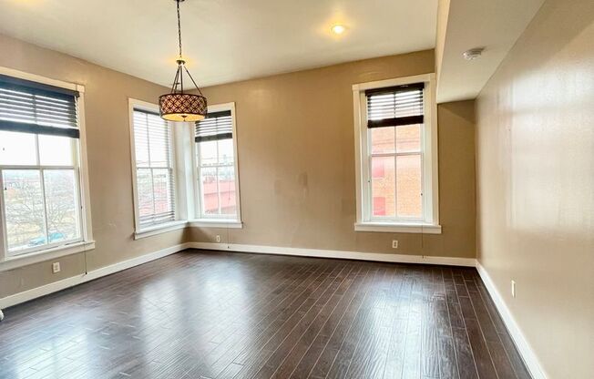 2 beds, 1 bath, 1,100 sqft, $1,750, Unit B3