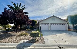 LOVELY COUNTRY CLUB HOME 3 BEDROOM/ 2 FULL BATH, GUARD GATED 1 STORY HOME W/ 3 CAR GARAGE!