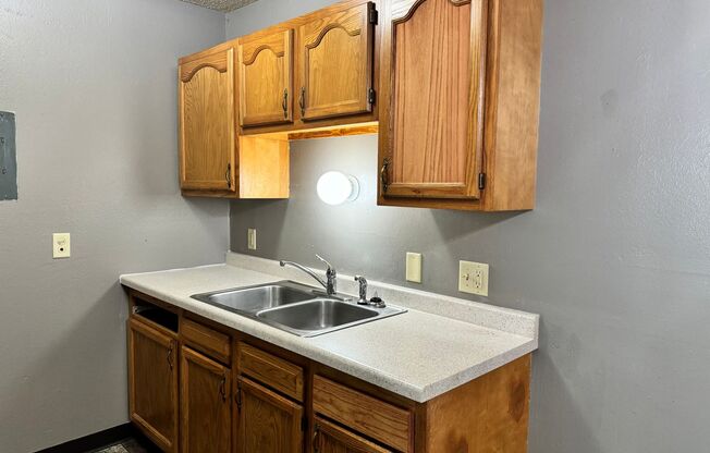 3 beds, 2 baths, 1,035 sqft, $945, Unit 1929-23