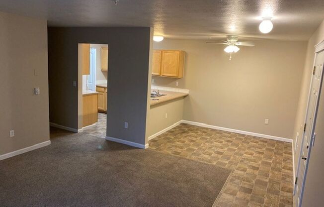 2 beds, 2 baths, 956 sqft, $1,395, Unit 043