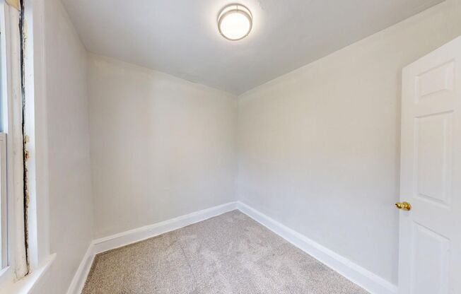 2 beds, 1 bath, 735 sqft, $900, Unit Unit 4
