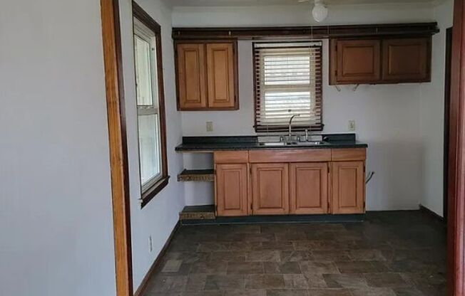 2001 LDG AVE