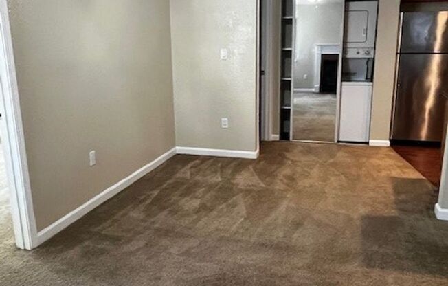 2 beds, 2 baths, 900 sqft, $2,015, Unit 124