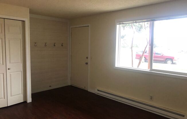 Ren-Hawthorne Apartments