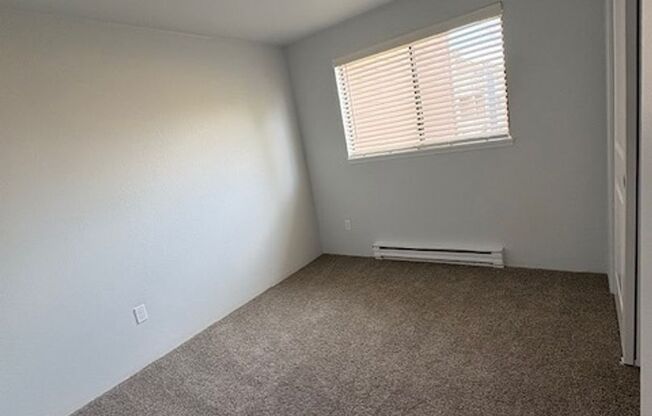 2 beds, 1.5 baths, 920 sqft, $2,135, Unit V203 - Renovated