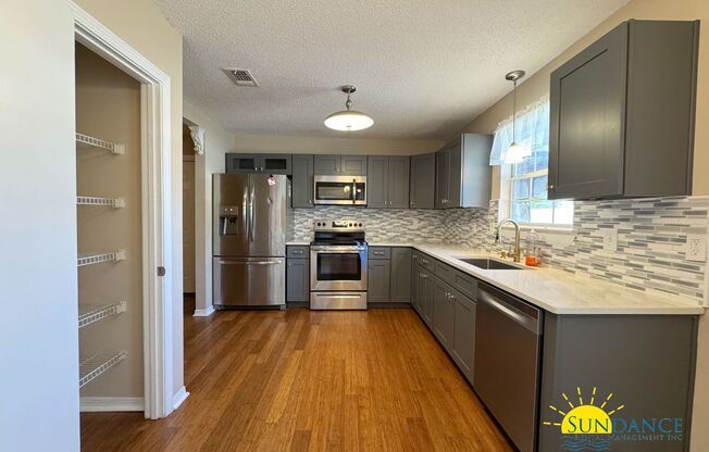 Charming 3-Bedroom Home Near Hurlburt Field AFB, Perfect for Relaxation and Entertaining!
