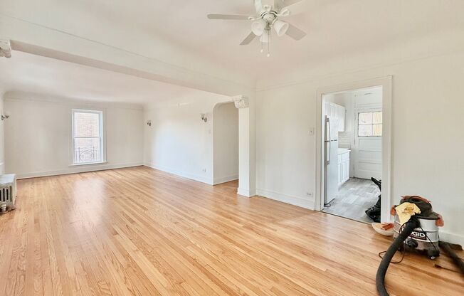 2801 W Lunt LLC