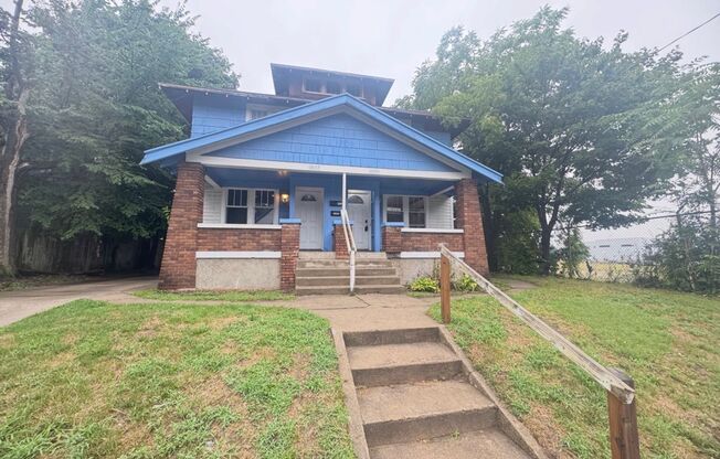 Three Bedroom Duplex Near Garfield Park!