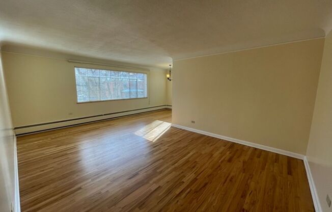 2 beds, 1 bath, 908 sqft, $1,595, Unit 208