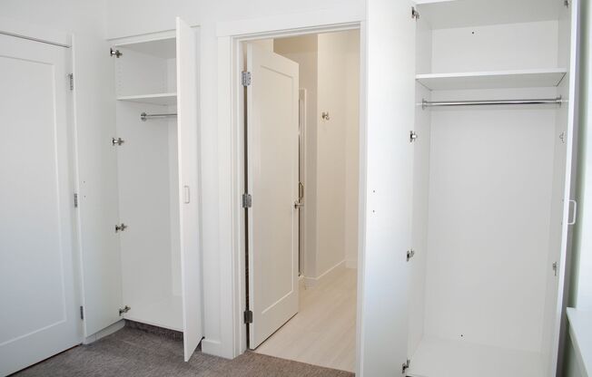 1 bed, 1 bath, 562 sqft, $910, Unit 907-401