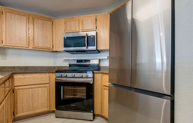 2 beds, 1 bath, $1,750, Unit # 2093