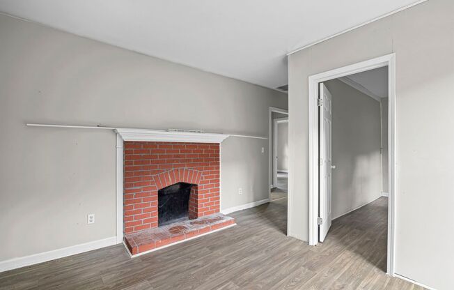 1005 Westmoor $1750 Upstairs Duplex Unit with 4 bedrooms and 2 baths.