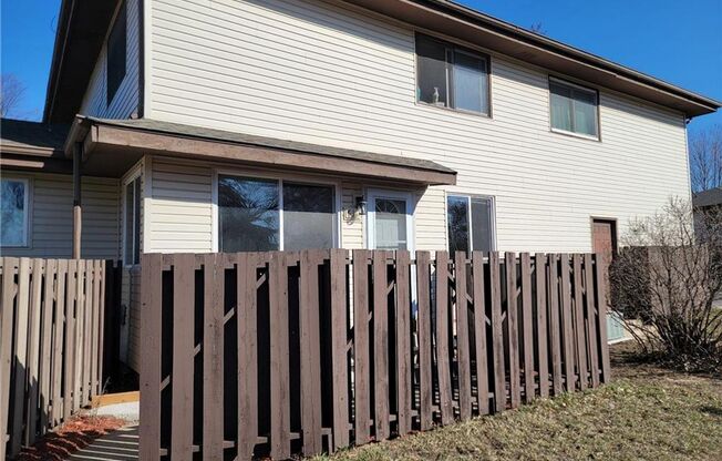 3 beds, 2 baths, $2,095