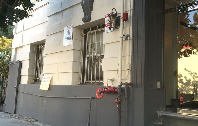 St. Andrews Manor Apartments...Charming Apartments...1920's Classic Brick..Newly Remodeled Building!