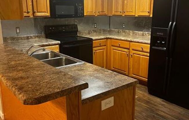 Townhome Living Made Easy: Your 2-Bed, 2-Bath Retreat is Here!