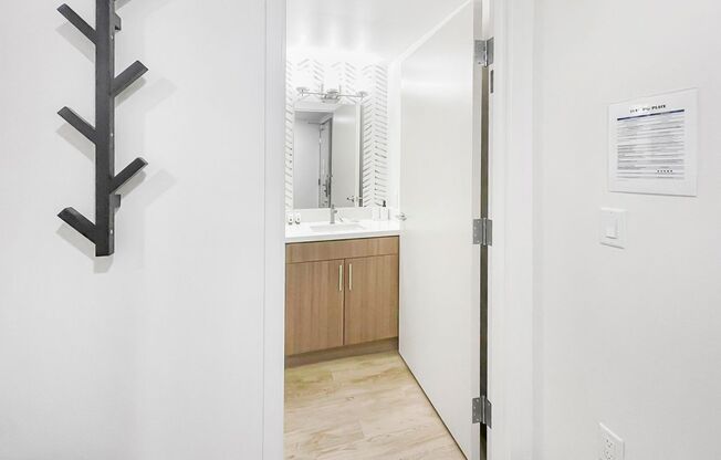 Studio, 1 bath, 380 sqft, $1,600, Unit 119