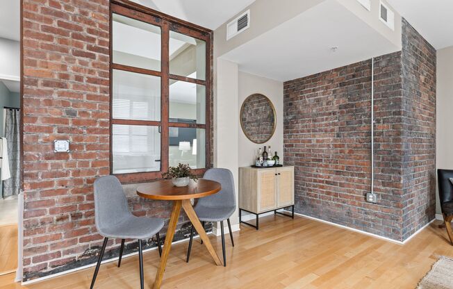 1 bed, 1 bath, 884 sqft, $1,190, Unit #207