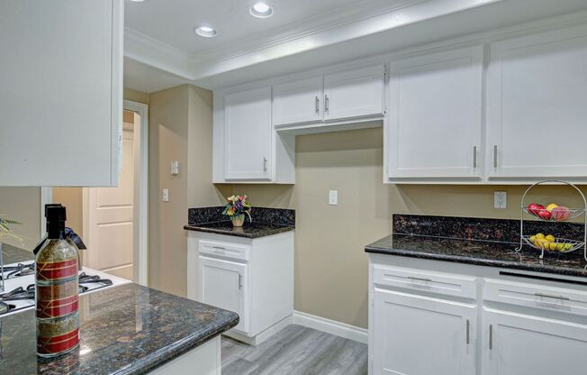 2 beds, 1 bath, $2,345, Unit 19