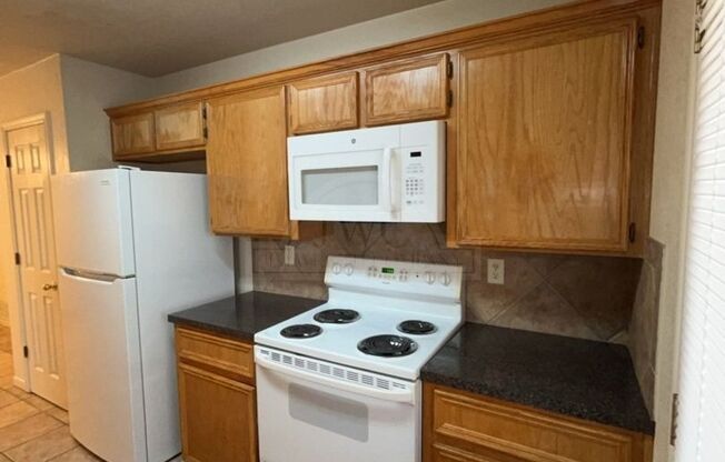 3 beds, 2 baths, $1,225, Unit 3607 Dustin Ct Unit B