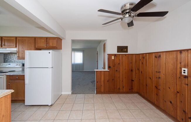 1 bed, 1 bath, $825, Unit UNIT 4