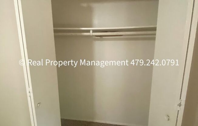 2 beds, 1 bath, $900