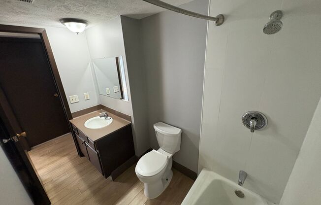 2 beds, 1 bath, 1,080 sqft, $850, Unit #10