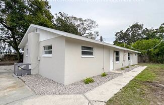 OUTSTANDING DOWNTOWN SARASOTA LOCATION! FULLY UPDATED MODERN 2 BED/1 BATH DUPLEX!