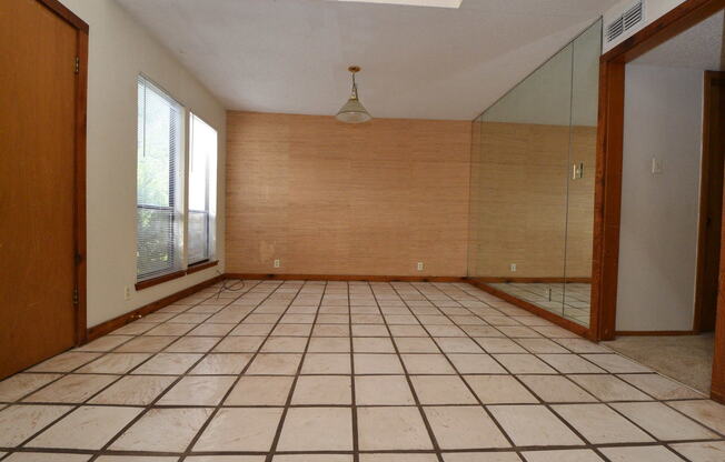 Large 3/2 in Great Hills w/ Treetop Views