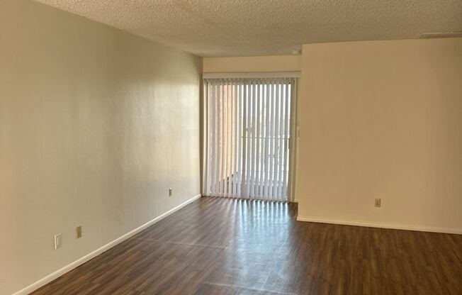 1 bed, 1 bath, 550 sqft, $950, Unit Apt 01