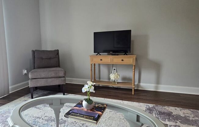 1 bed, 1 bath, 740 sqft, $1,599, Unit 600 - 3G