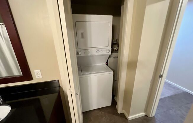 1 bed, 1 bath, $2,050, Unit # 329