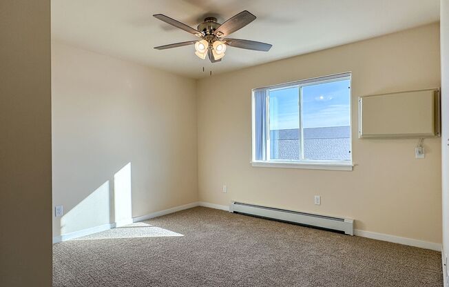 2 beds, 1 bath, 1,032 sqft, $1,350, Unit RO 10101-43