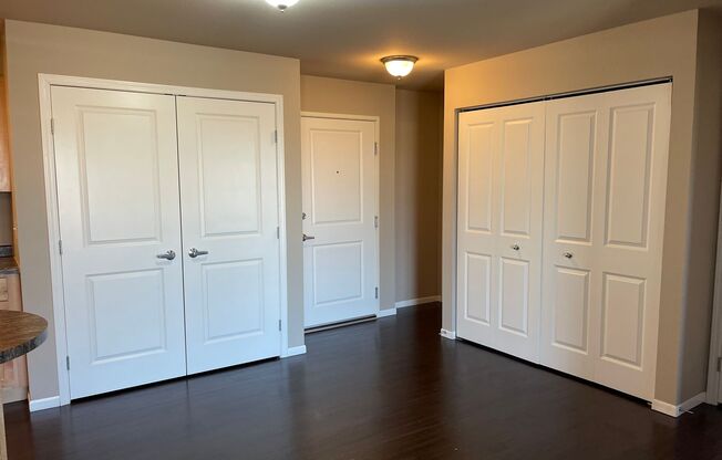 2 beds, 2 baths, 1,011 sqft, $1,255, Unit 2450-205