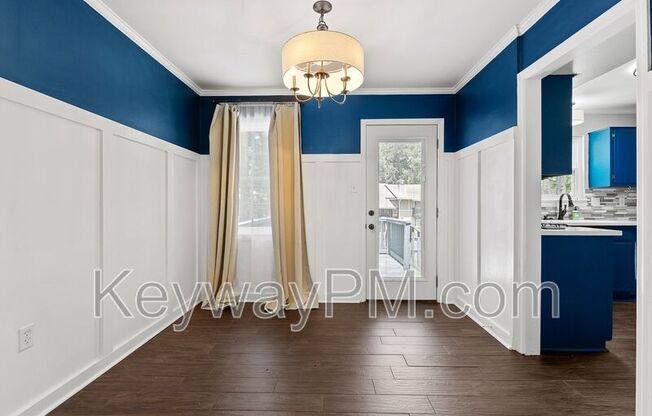 329 LAMPLIGHTER LN