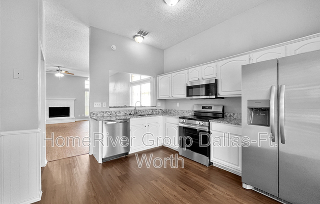 421 SURREY PL