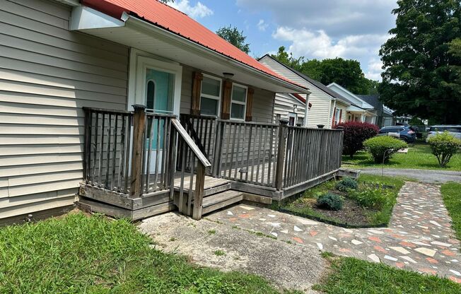 2 Bedroom Pet Friendly Home For Rent Near APSU & Downtown!