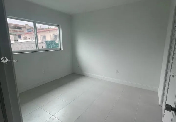 2622 NW 24 ST