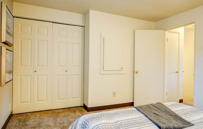 3 beds, 1.5 baths, 1,102 sqft, $1,695, Unit 133