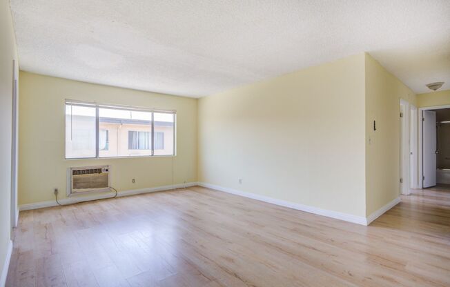 2 beds, 1 bath, $1,900, Unit # 15