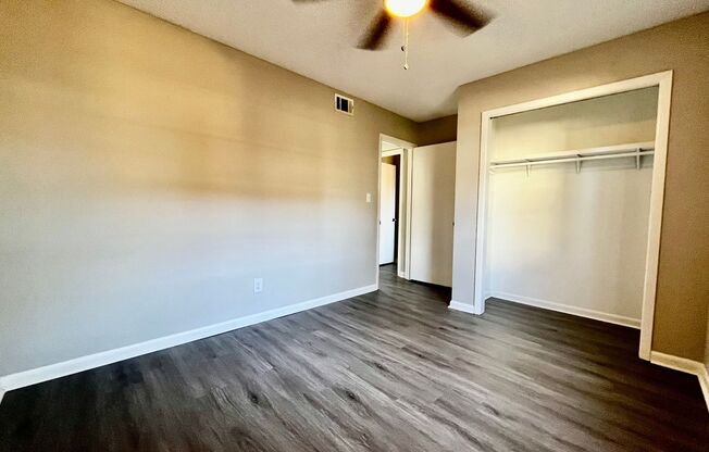 2 beds, 1 bath, 720 sqft, $725, Unit Unit 2