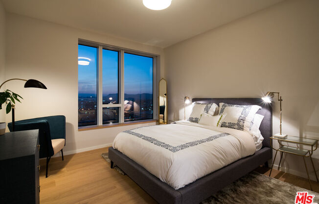 2 beds, 2.5 baths, 1,720 sqft, $6,500