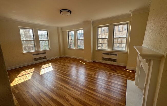 2 beds, 2 baths, 1,303 sqft, $2,200, Unit New King Edward 202