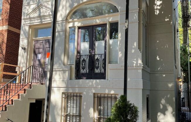 1BR in Georgetown East Village WITH PARKING!!!