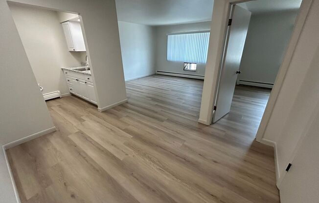 1 bed, 1 bath, $995, Unit 142