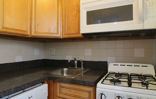 Studio, 1 bath, $1,195, Unit #B5