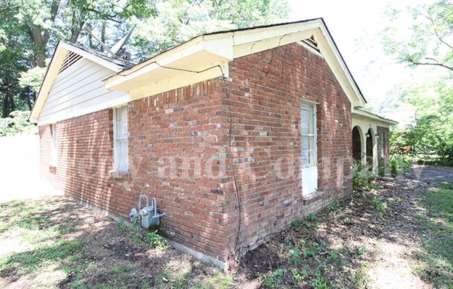 Welcome to 5169 Cana Rd steps away from Rocco Lake!
