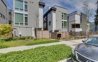 Modern & Bright Seattle 4 Bed Townhome!