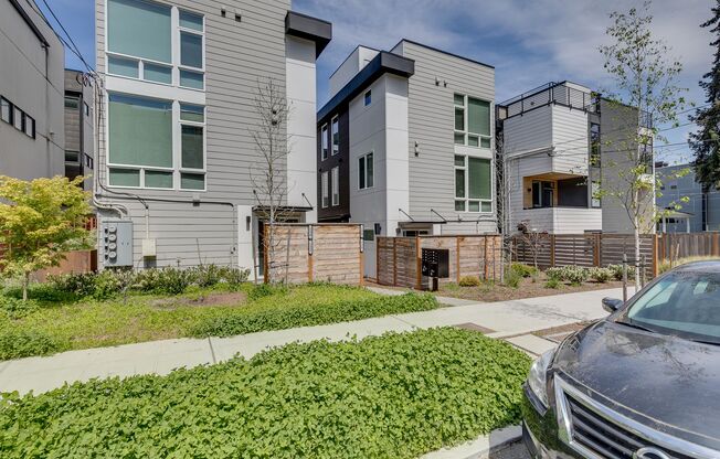 Modern & Bright Seattle 4 Bed Townhome!