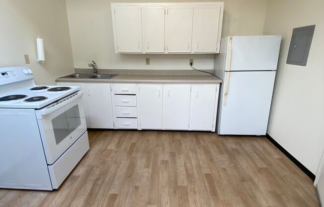 2 beds, 1 bath, 700 sqft, $1,400