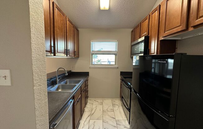 3 beds, 2 baths, $1,895